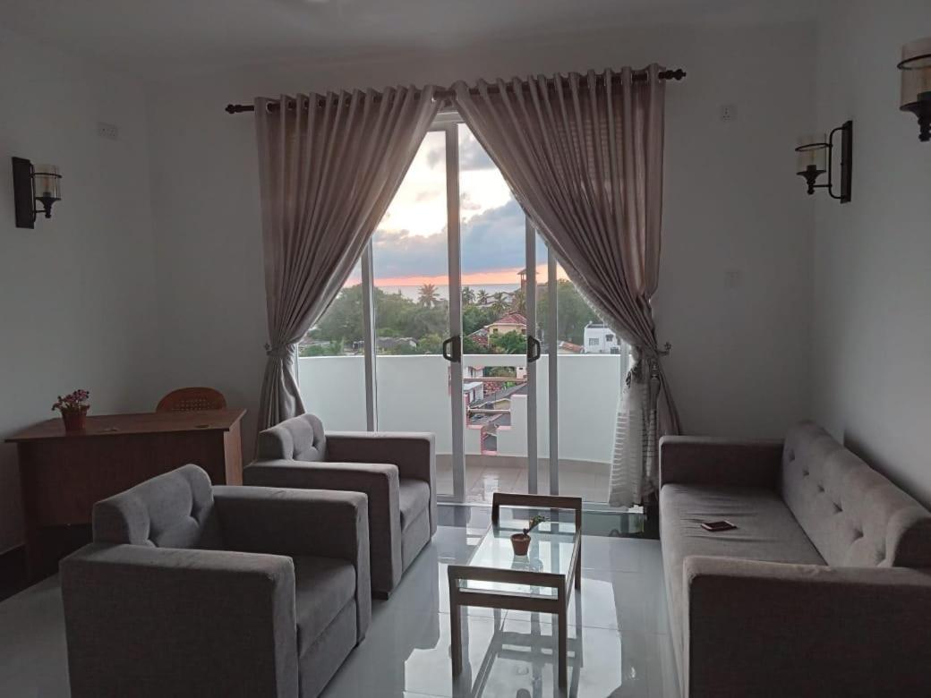 Para Inn Residence Dehiwala-Mount Lavinia Bagian luar foto